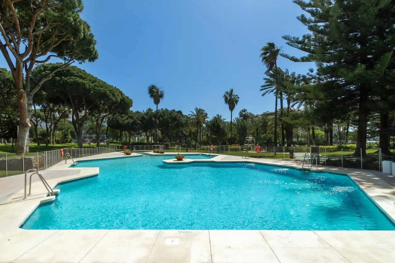 Marbella Banus Suites - Daisy Playas Del Duque Banus Beach Apartment