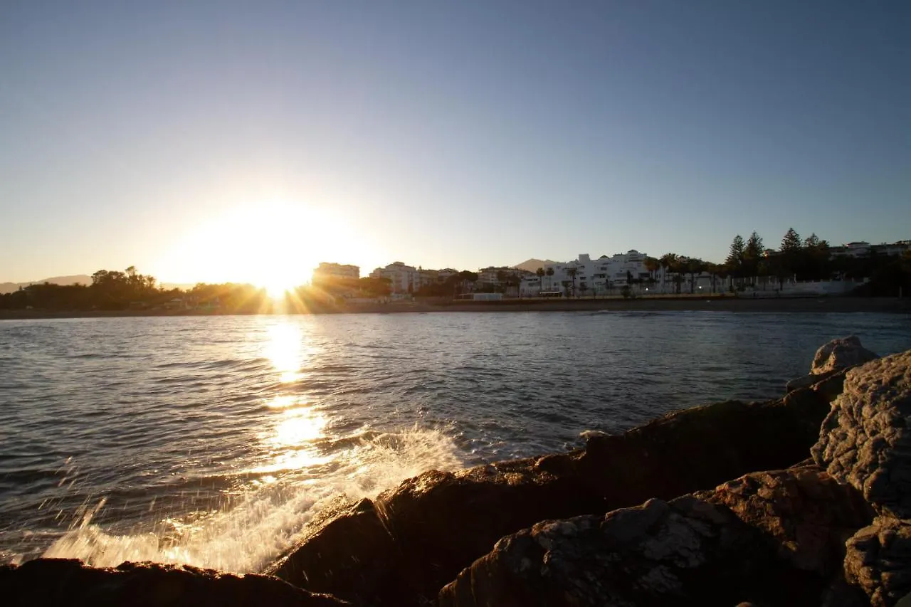Marbella Banus Suites - Daisy Playas Del Duque Banus Beach Apartment 0*,  Hiszpania