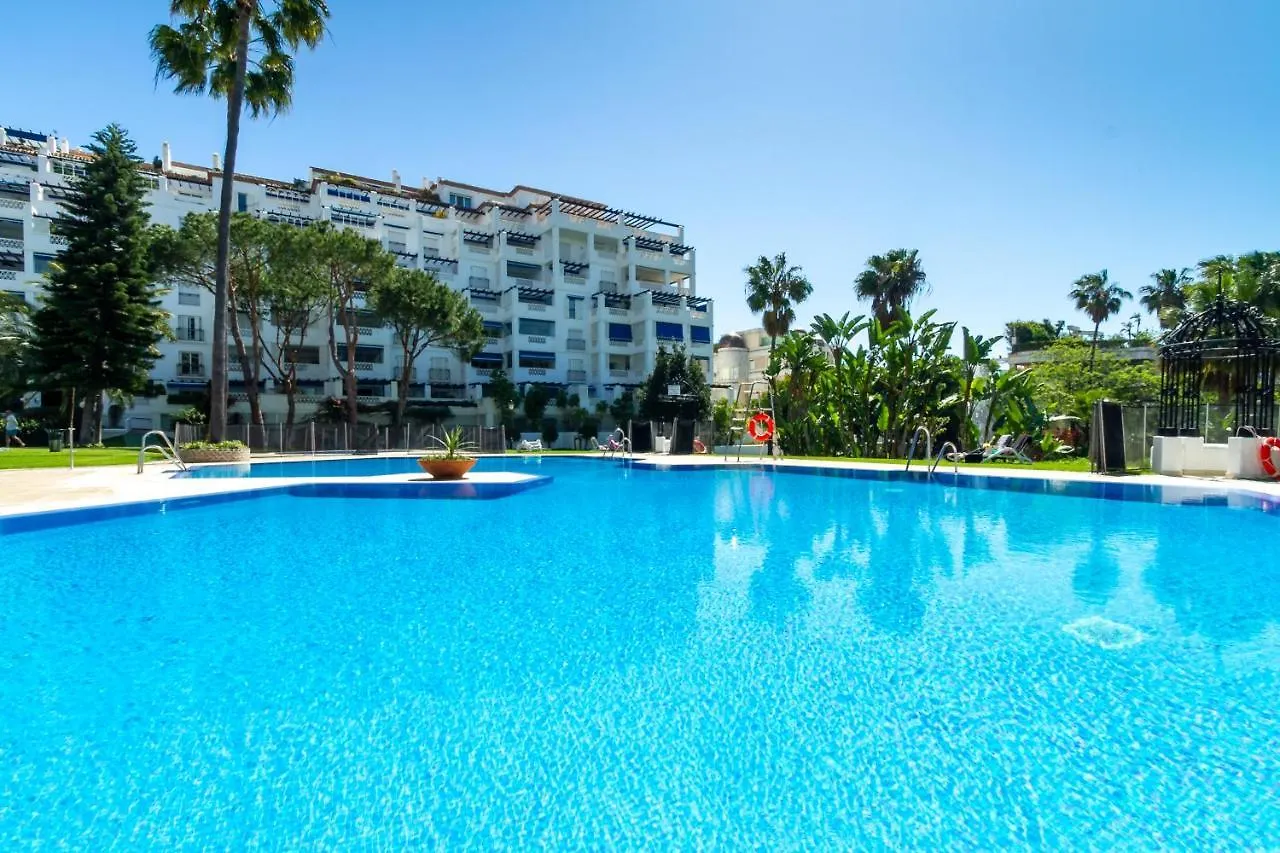 Marbella Banus Suites - Daisy Playas Del Duque Banus Beach Apartment