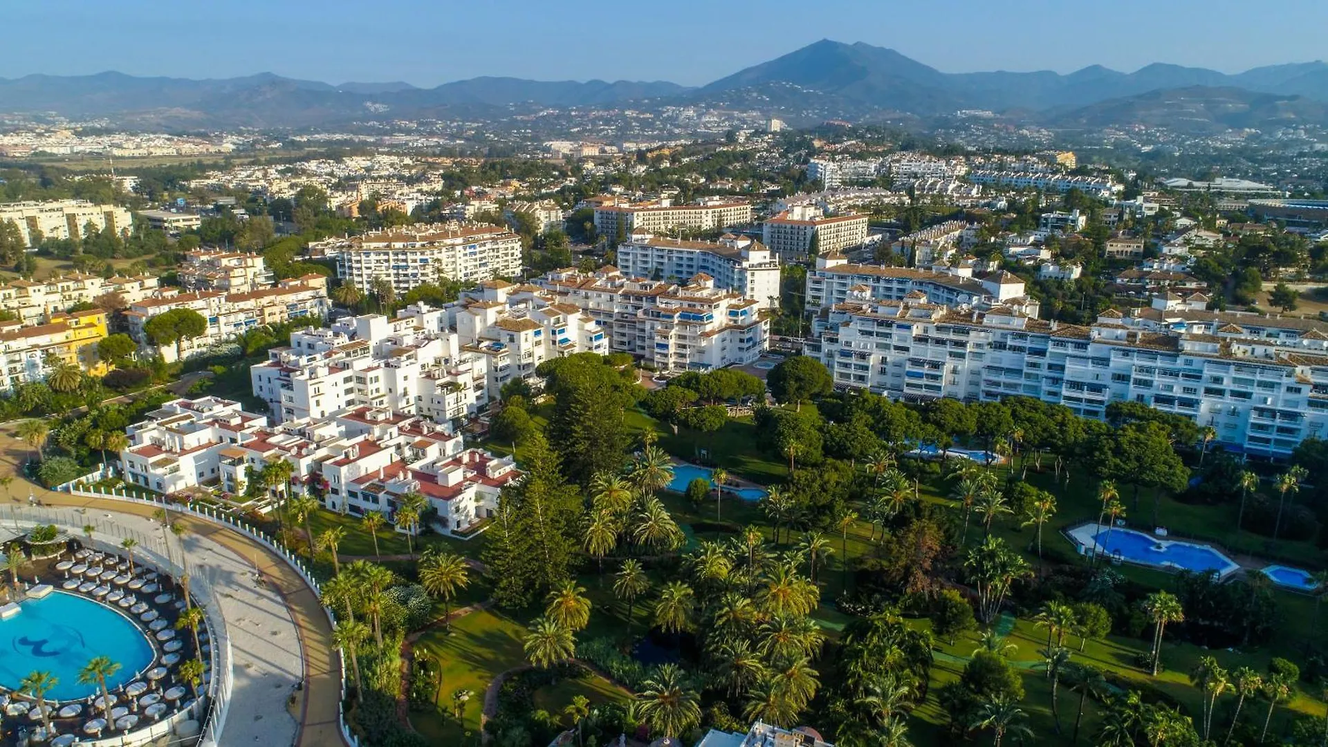 Marbella Banus Suites - Daisy Playas Del Duque Banus Beach Apartment 0*,  Spagna
